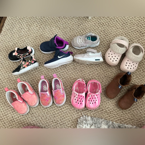 Little girls shoes 5.5 to 6C Nike and Vans - Picture 1 of 16